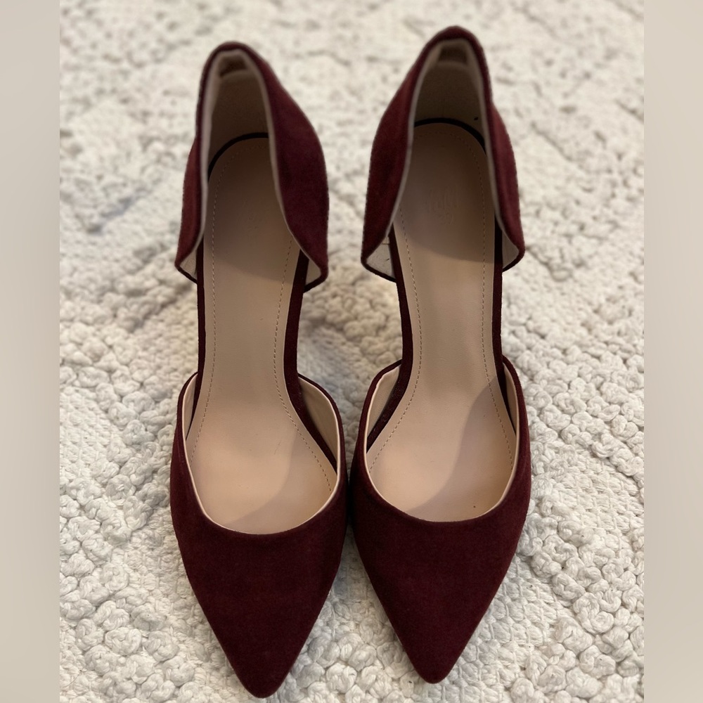 LIKE NEW! H&M Faux Suede Kitten heeled pumps